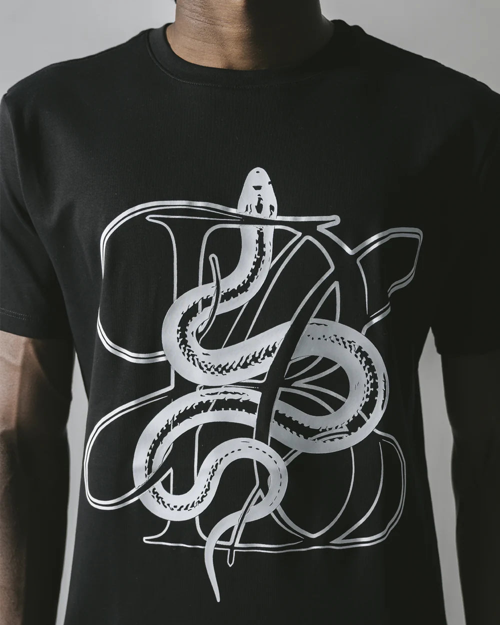 GLIESE BLACK T-SHIRT